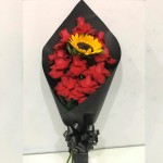 Buquê Black Rosas e Girassol 