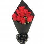 Buquê Black com 12 Rosas Vermelhas 